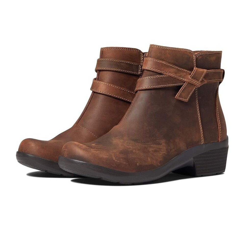 Clarks Angie Spice Boots Women's US 6 Dark Tan Leather Round Toe Bootie LION192